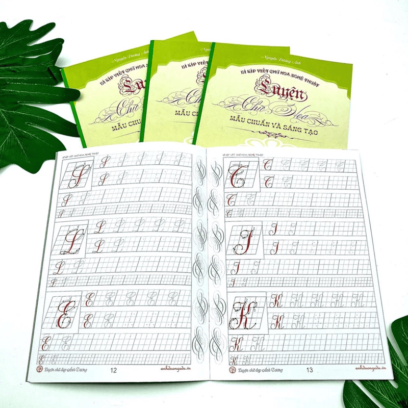 Vở chữ mẫu chữ hoa - sáng tạo Ánh Dương