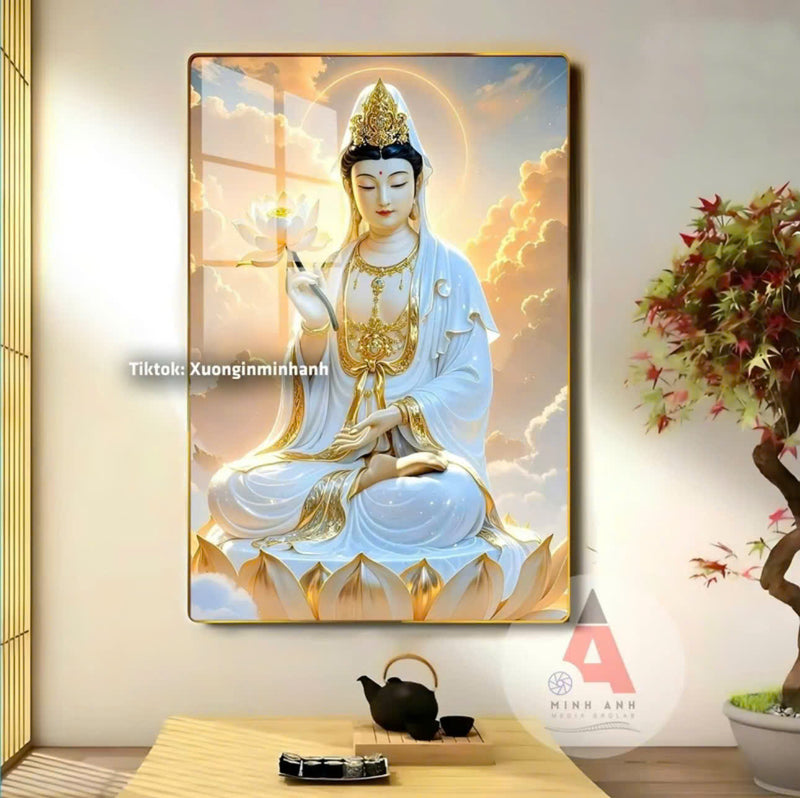 QA1 - Tranh tráng gương Bồ Tát cầm bông sen