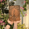 Tranh Gỗ An Lạc – Decor Tâm Linh Bình An, Tranh Phật Giáo Treo Bàn/Phòng Thiền, Quà Tặng Ý Nghĩa